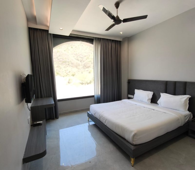 Deluxe Room (2)